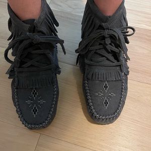 Manitobah Mukluks size 8